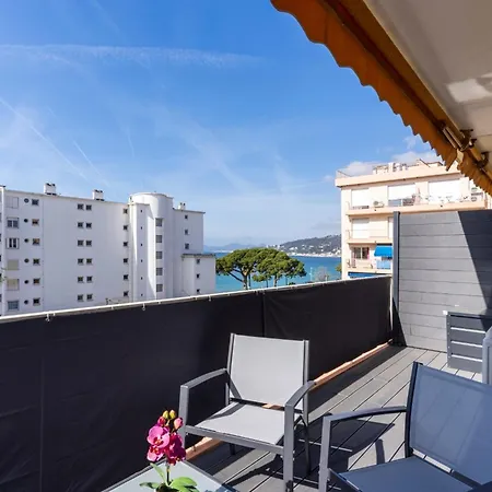 Bright Studio In - With Terracesea View Apartamento